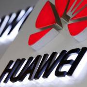 Ông Trump ký sắc lệnh nhằm ‘cấm cửa’ Huawei tại Mỹ