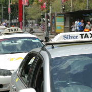 6.000 tài xế taxi truyền thống Australia đâm đơn kiện Uber