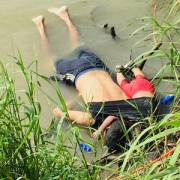 Bức ảnh gây sốc về hai cha con chết đuối tại biên giới Mỹ-Mexico