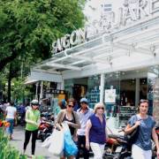Thu nhiều hàng hiệu ‘không xuất xứ’ tại chợ Bến Thành và Saigon Square