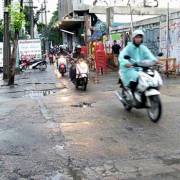 Thái Lan phạt nặng người đi xe máy chiếm đường của khách bộ hành