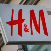 Hãng H&M ngừng mua đồ da của Brazil vì cháy rừng Amazon