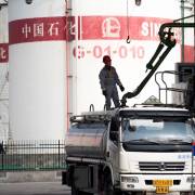 Trung Quốc mở cửa thị trường điện, viễn thông và dầu mỏ