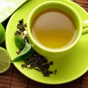 Để sống thọ, uống trà xanh thay vì trà đen