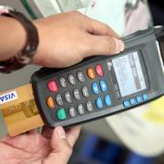 Visa và MasterCard thu phí chồng phí tại Việt Nam?