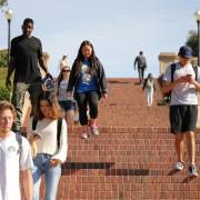 Bang California kiện chính phủ Mỹ về quy định buộc sinh viên nước ngoài về nước