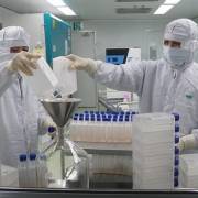 Việt Nam chưa tiêm đại trà vắc xin Covid-19 trước hè 2021