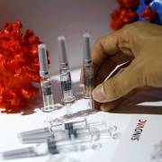 Brazil ngừng thử nghiệm vắc xin Covid-19 của Trung Quốc