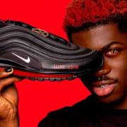Nike kiện nhà sản xuất ‘Giày Satan’ chứa máu người