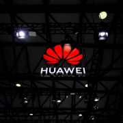 Huawei bị tố nghe lén điện thoại ở Hà Lan