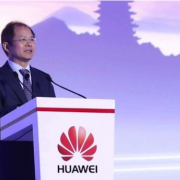 Huawei nói tình trạng thiếu chip toàn cầu là do các lệnh trừng phạt của Mỹ