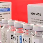 Malaysia cấp phép sử dụng khẩn cấp vắc xin của CanSino và Johnson & Johnson