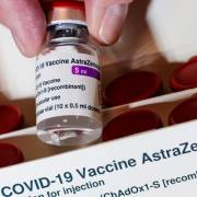 Tìm ra nguyên nhân biến chứng đông máu sau tiêm vắc xin AstraZeneca