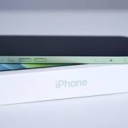 Apple bị tố ‘gây khó’ người dùng khi loại bỏ bộ sạc khỏi hộp iPhone