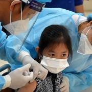 Đã có trên 98% trẻ em 6-12 tuổi tiêm ngừa Covid-19 tại Campuchia