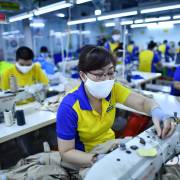 Thương mại Việt Nam lập kỷ lục mới nhờ xuất khẩu dệt may, nông sản