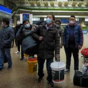 Trung Quốc khuyến cáo công nhân không về quê đón Tết