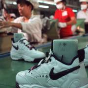 Việt Nam trở thành nơi sản xuất giày Nike lớn nhất thế giới