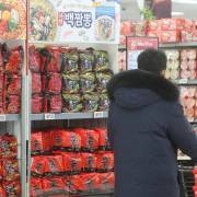 Xuất khẩu mì ăn liền Hàn Quốc ‘hốt bạc’ nhờ Covid-19 và K-Pop