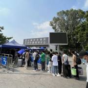 Người lao động Trung Quốc xếp hàng tham gia tuyển dụng tại Foxconn