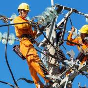 Vì sao Bộ Công Thương đề xuất nhập khẩu điện từ Lào?