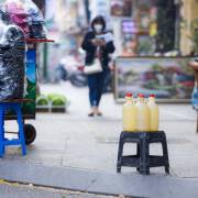 Bộ Công Thương: Không cấm người dân mua xăng bằng can, chai