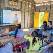 Học tiếng Việt trên sóng nước Biển Hồ
