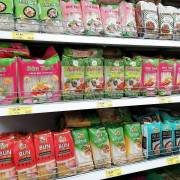 Bún, phở Việt Nam thương hiệu Mr Rice trên kệ hàng siêu thị châu Âu