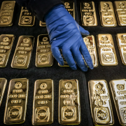 Châu Á tăng mua vàng nhằm giảm rủi ro từ đồng USD