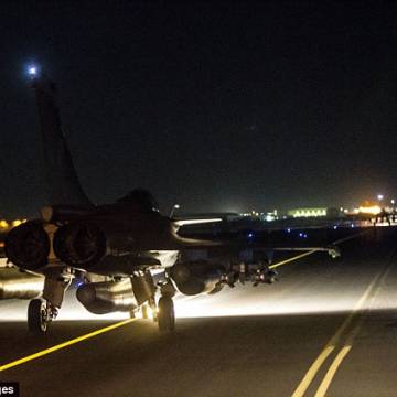 Máy bay Pháp không kích các mục tiêu IS ở Raqqa