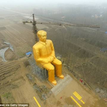 Bức tượng Mao bằng vàng cao 36,5m bị tháo dỡ