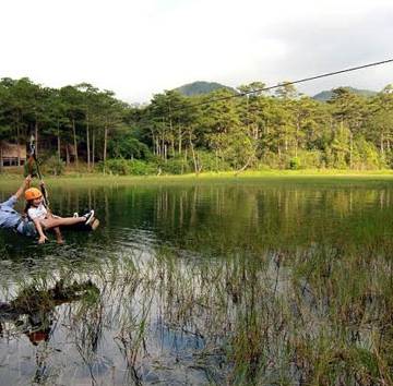 Chính quyền chưa biết chuyện du khách đu dây ‘bay’ trên hồ Tuyền Lâm?