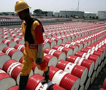 Giá dầu thị trường thế giới giảm do lượng dầu dự trữ của Mỹ tăng