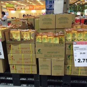 Quầy gạo Cỏ May trong siêu thị Singapore và ‘cụ 109’
