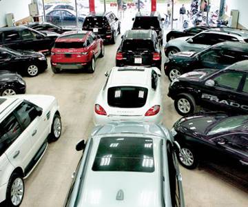 Các nhà nhập khẩu ô tô lo bị truy thu thuế