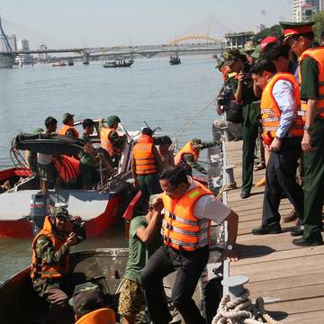 Tàu chìm ở Đà Nẵng chở gấp đôi số người quy định