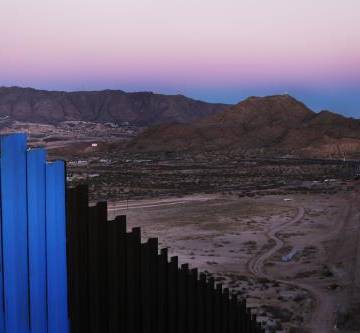 Mexico ‘không thương lượng’ với Mỹ về kế hoạch xây tường biên giới
