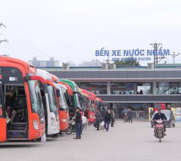 Gần 100 xe khách phản đối lệnh chuyển bến của Hà Nội