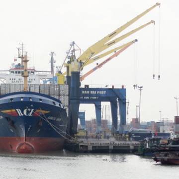 Đưa một container từ Hải Phòng lên Hà Nội đắt hơn chuyển từ Hàn Quốc về Việt Nam