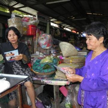 Hội chợ HVNCLC Bình Định: Đưa thông tin hội chợ đến từng người, từng nhà
