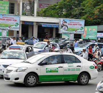 Hà Nội xin gia hạn niên hạn taxi thêm 12 tháng