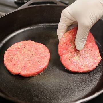 Thịt nhiễm E. coli, tự bảo vệ thế nào?