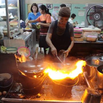 Tìm sao Michelin cho thức ăn đường phố Sài Gòn?