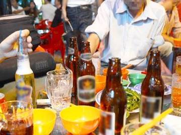 Đề xuất cấm bán rượu, bia theo giờ gây lo ngại