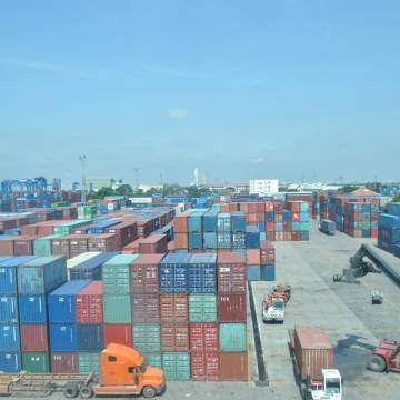 Hàng hóa khó cập Cảng Cát Lái vì 8.000 container hàng tồn