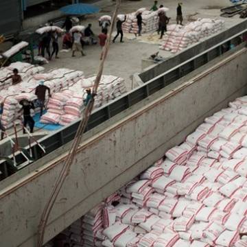 Thái Lan thông qua gói tín dụng 1,67 tỷ baht hỗ trợ xuất khẩu gạo