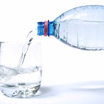 Uống nước nhiều không có lợi cho bệnh thận