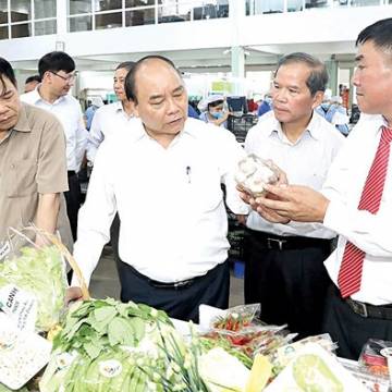 Thủ tướng tham quan mô hình nông nghiệp công nghệ cao ở Lâm Đồng