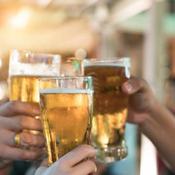 Bộ Y tế khuyến cáo người dân chỉ uống dưới hai lon bia/ngày dịp Tết