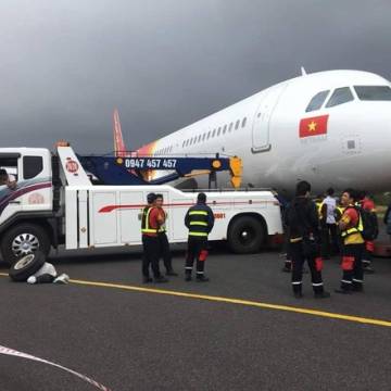 Vietjet chính thức lên tiếng về sự cố máy bay VJ356 rơi bánh